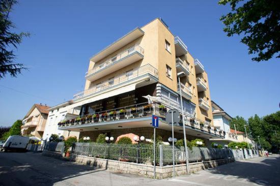 Hotel Luca Ріміні Екстер'єр фото