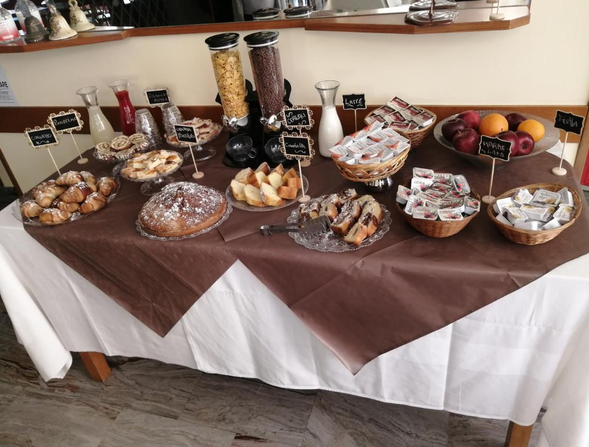 Hotel Luca Ріміні Екстер'єр фото