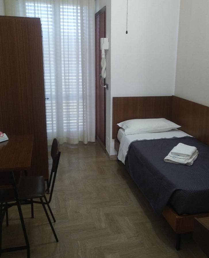 Hotel Luca Ріміні Екстер'єр фото