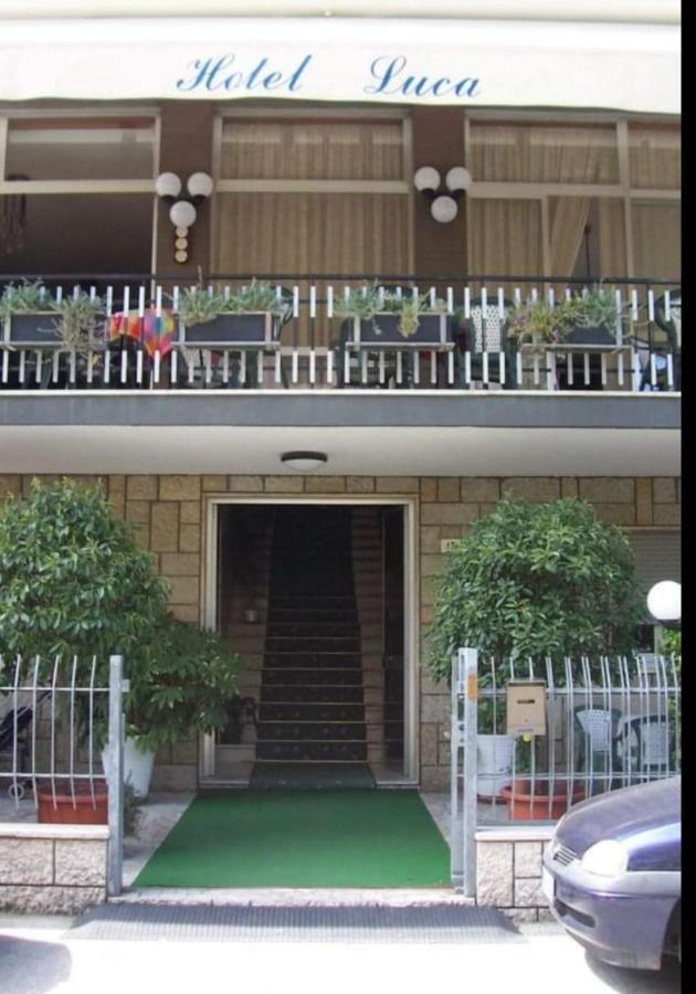 Hotel Luca Ріміні Екстер'єр фото