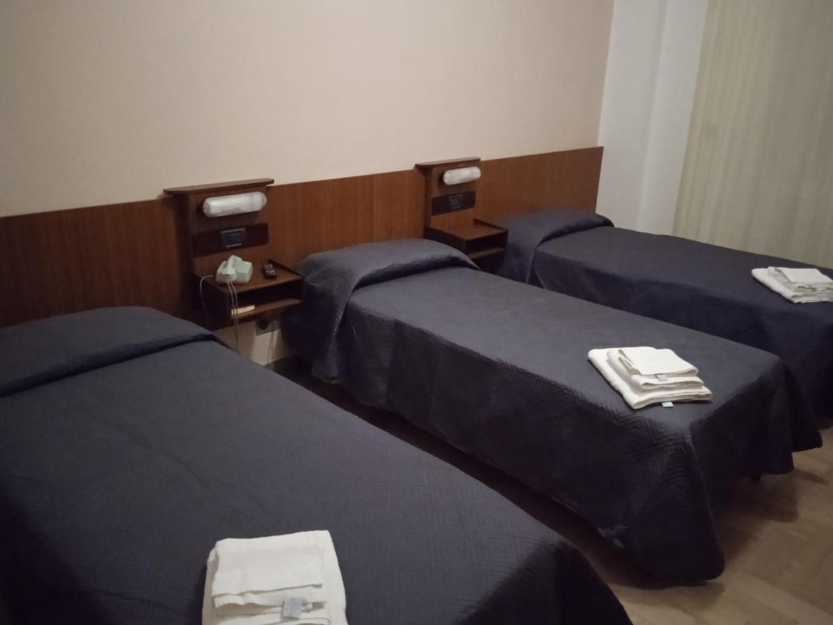 Hotel Luca Ріміні Екстер'єр фото