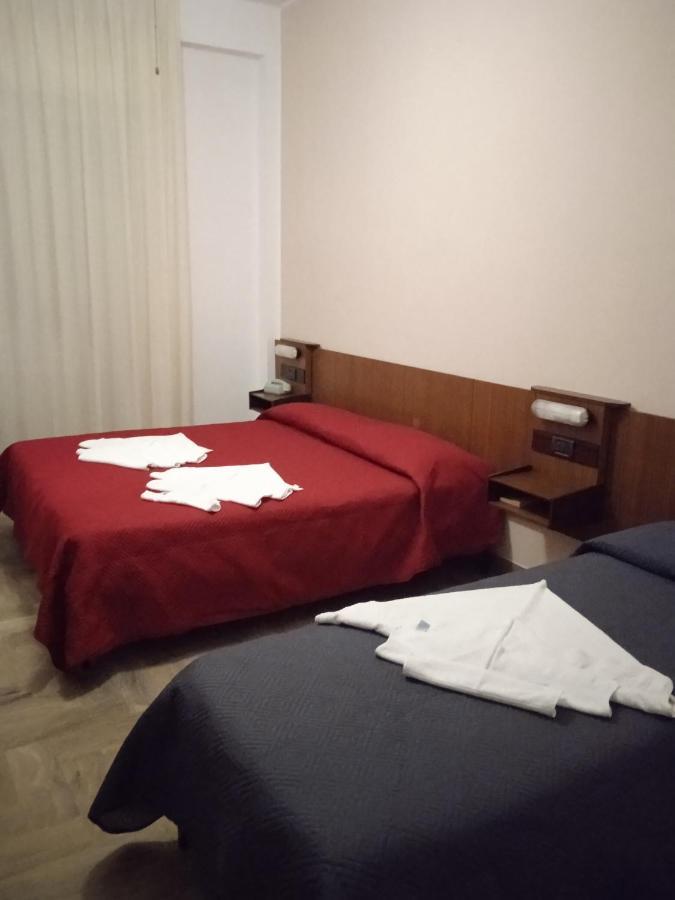 Hotel Luca Ріміні Екстер'єр фото