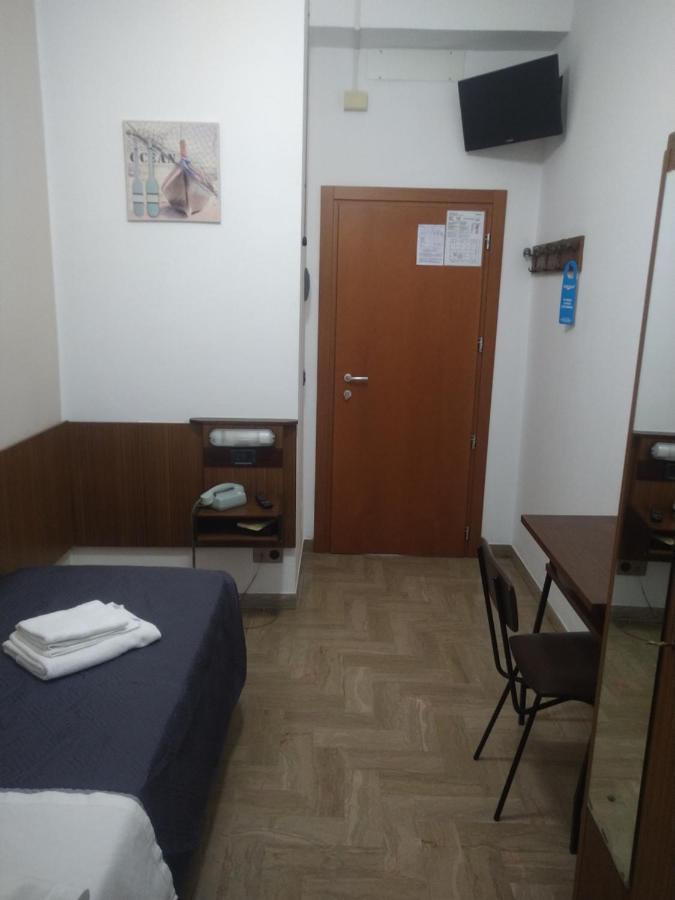 Hotel Luca Ріміні Екстер'єр фото