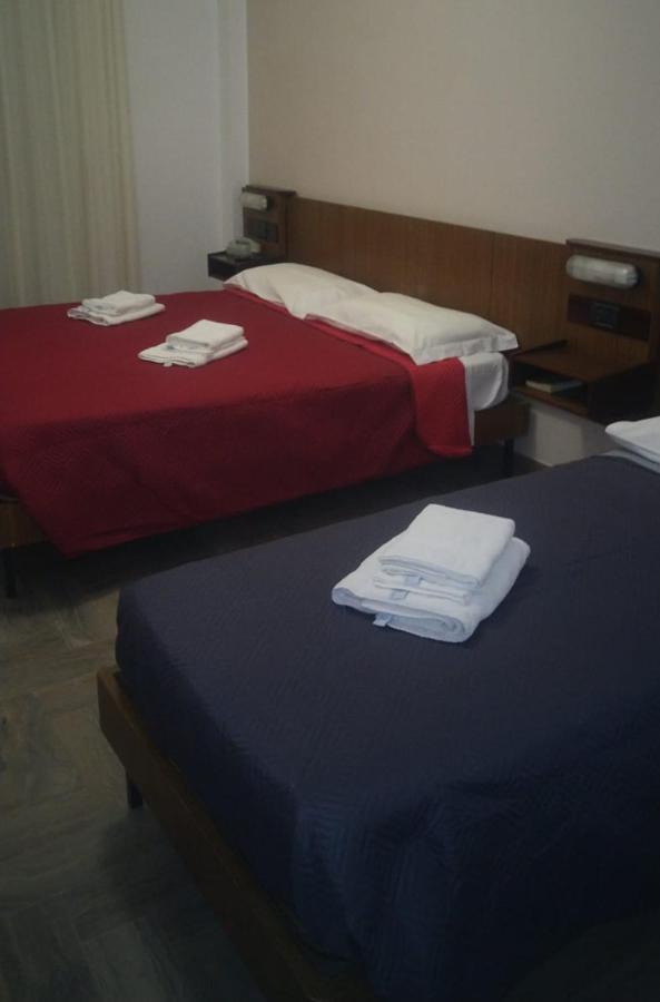 Hotel Luca Ріміні Екстер'єр фото