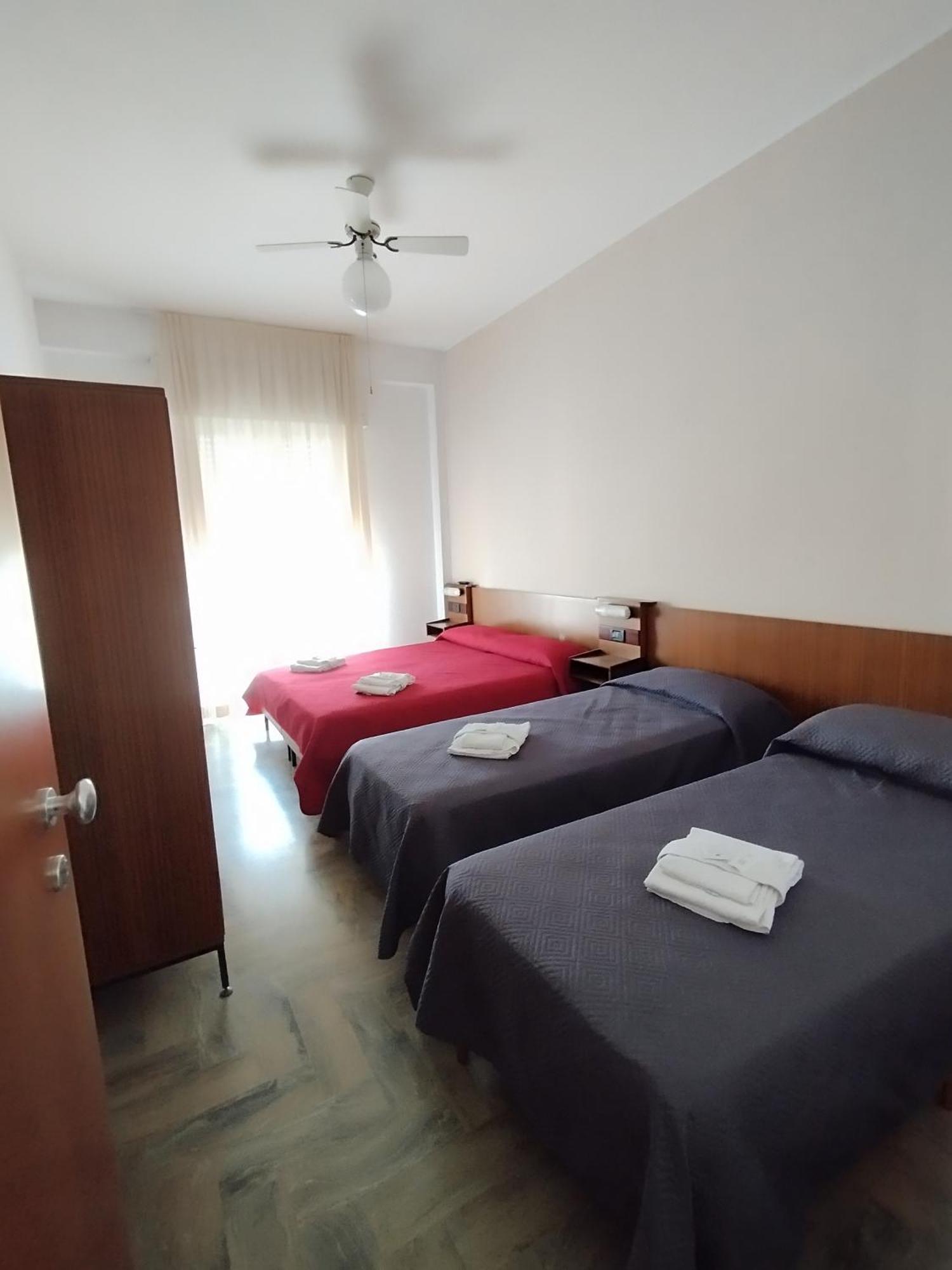 Hotel Luca Ріміні Екстер'єр фото