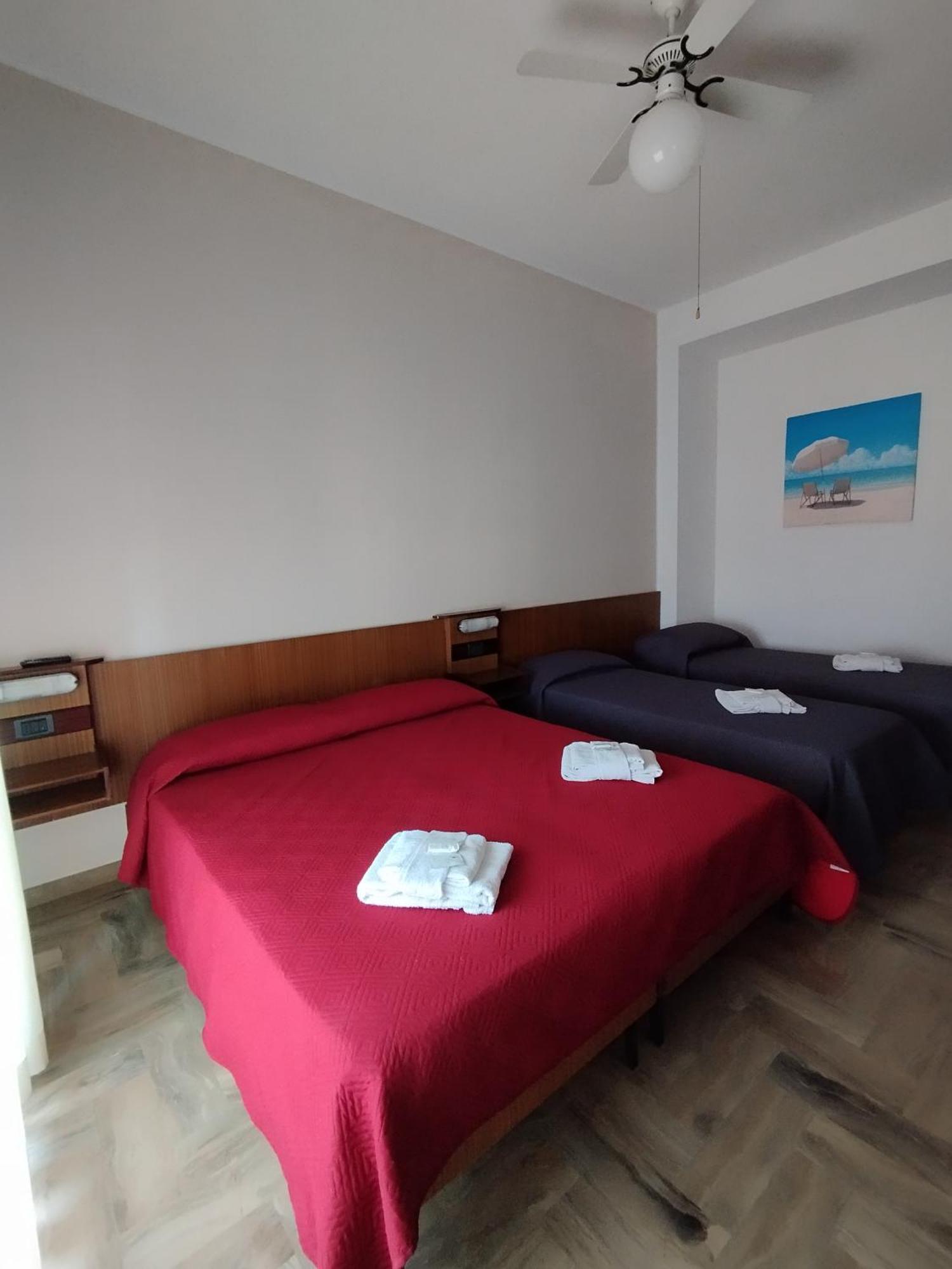 Hotel Luca Ріміні Екстер'єр фото