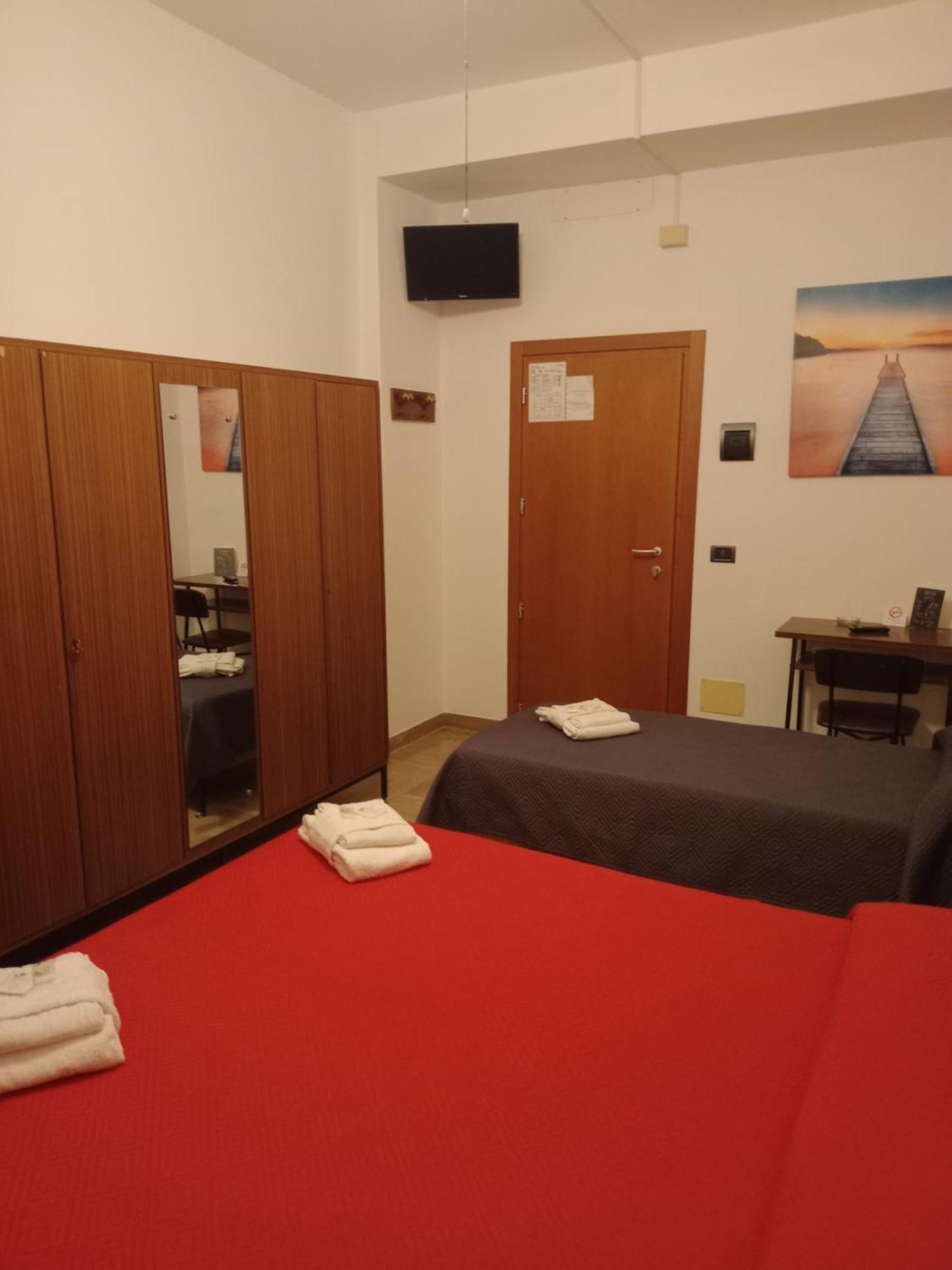Hotel Luca Ріміні Екстер'єр фото