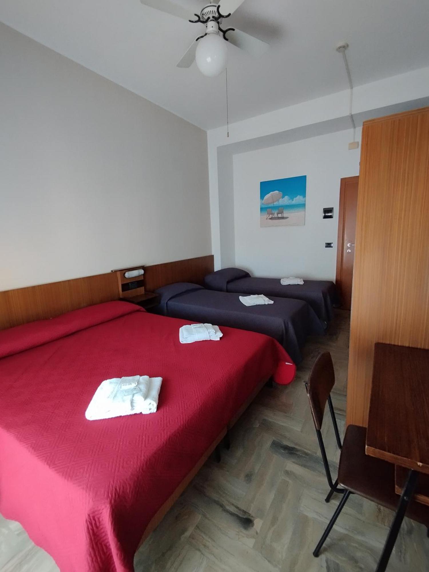 Hotel Luca Ріміні Екстер'єр фото