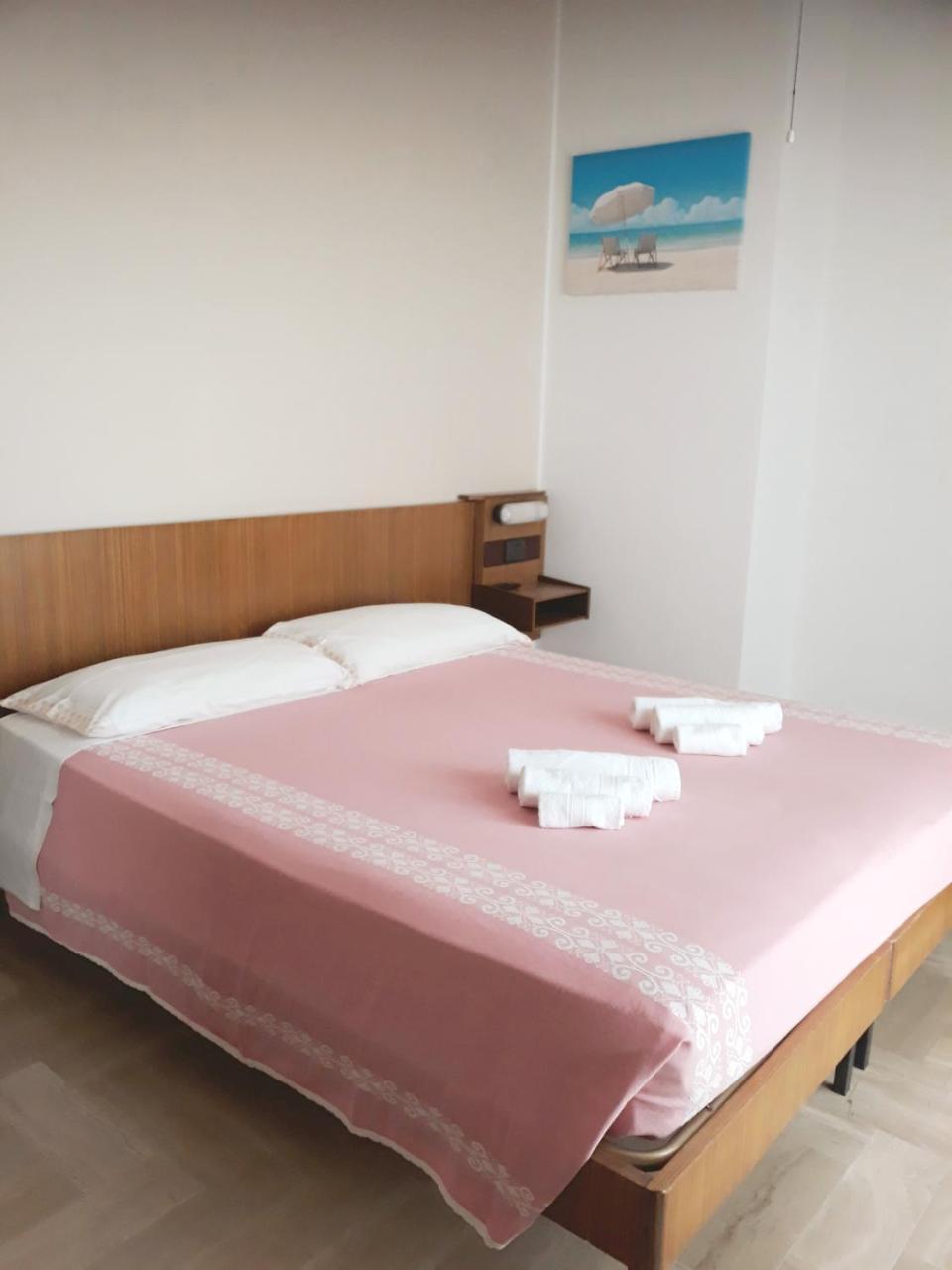 Hotel Luca Ріміні Екстер'єр фото
