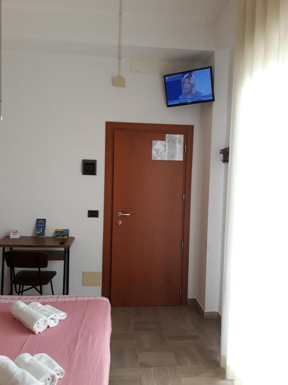 Hotel Luca Ріміні Екстер'єр фото