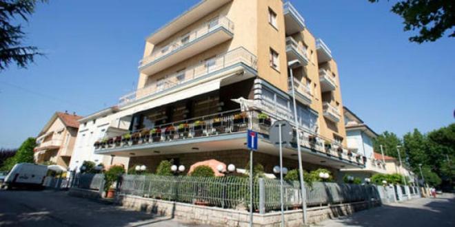 Hotel Luca Ріміні Екстер'єр фото