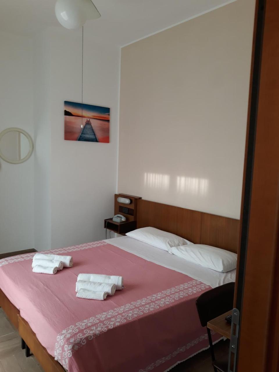 Hotel Luca Ріміні Екстер'єр фото