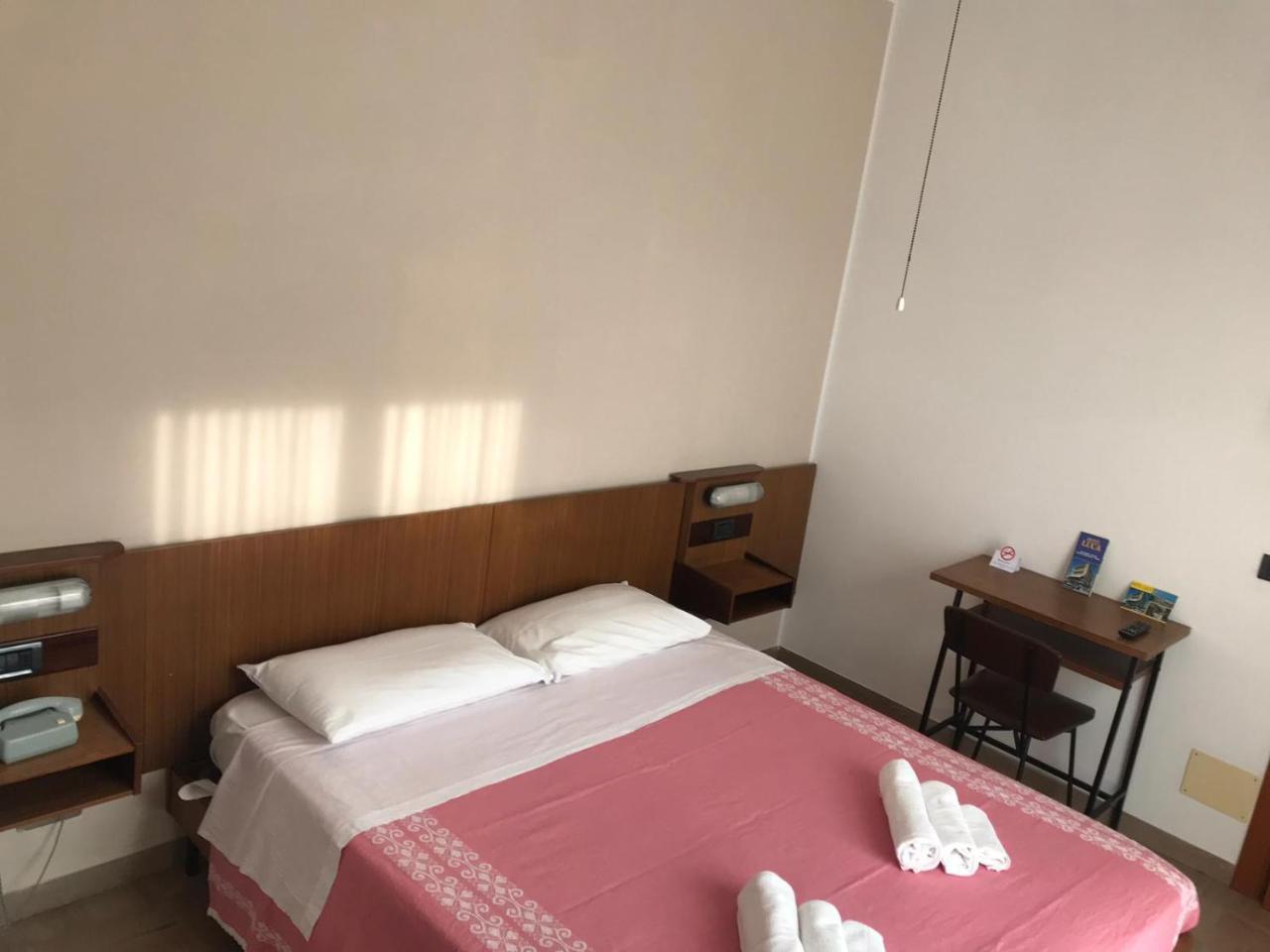 Hotel Luca Ріміні Екстер'єр фото